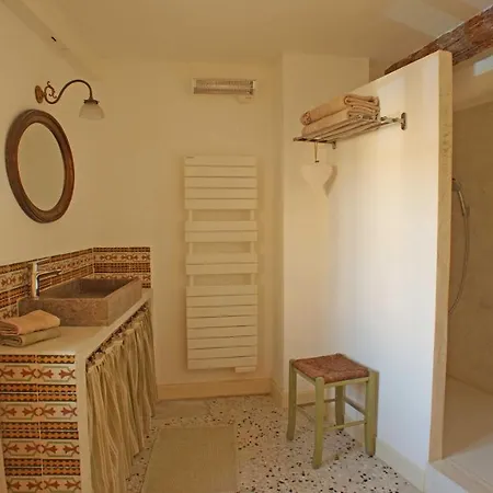 Au Coin De La Roquette Appartamento Arles